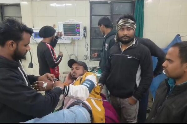 बाइक सवार बदमाशो ने युवक को मारी गोली, रेफर